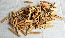 LOT OF WOODEN CLOTHPINS