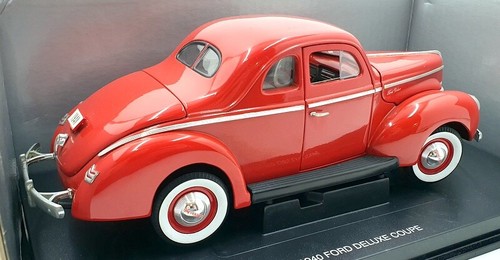 Eagle Universal Hobbies 1/18 Scale 38020 - 1940 Ford Deluxe Coupe - Red - Picture 2 of 5