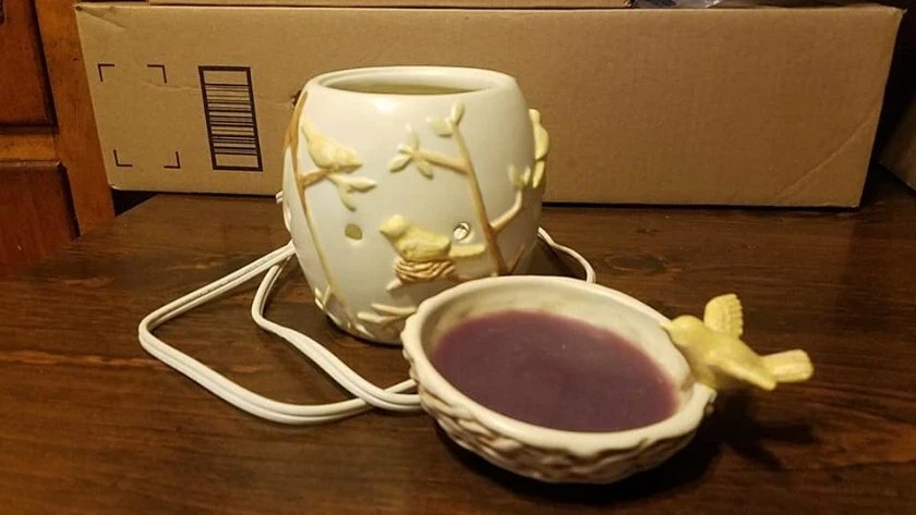 Aquecedor de cera Scentsy Natures Haven tamanho completo ninho de pássaros árvores usado, APOSENTADO - Imagem 3 de 3