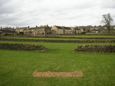 FOTO TUFTS UND CROFTS GUISELEY. DAS SIND SCHMALE STREIFENFELDER. ES WAREN ZEHN