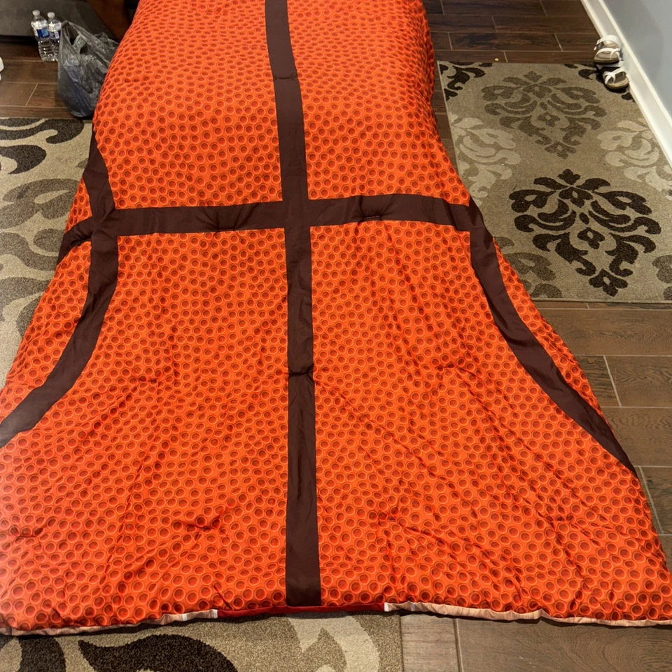 Basketball Reversible Court/Ball Bed Comforter. Orange 68” X 86”. Please Read! - Image 4 of 4