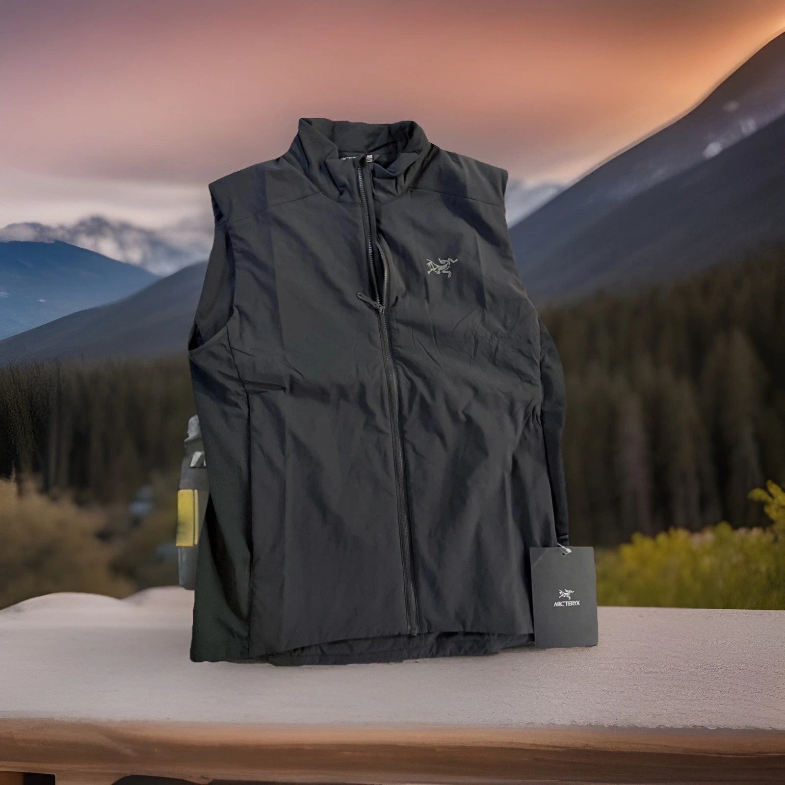 Arc’teryx Men’s Atom Vest Black Medium NWT
Opens in a new window or tab