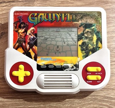 RAR   Vintage 1988 - Tiger Electronics Gauntlet LCD Video Game Arcade Automat
