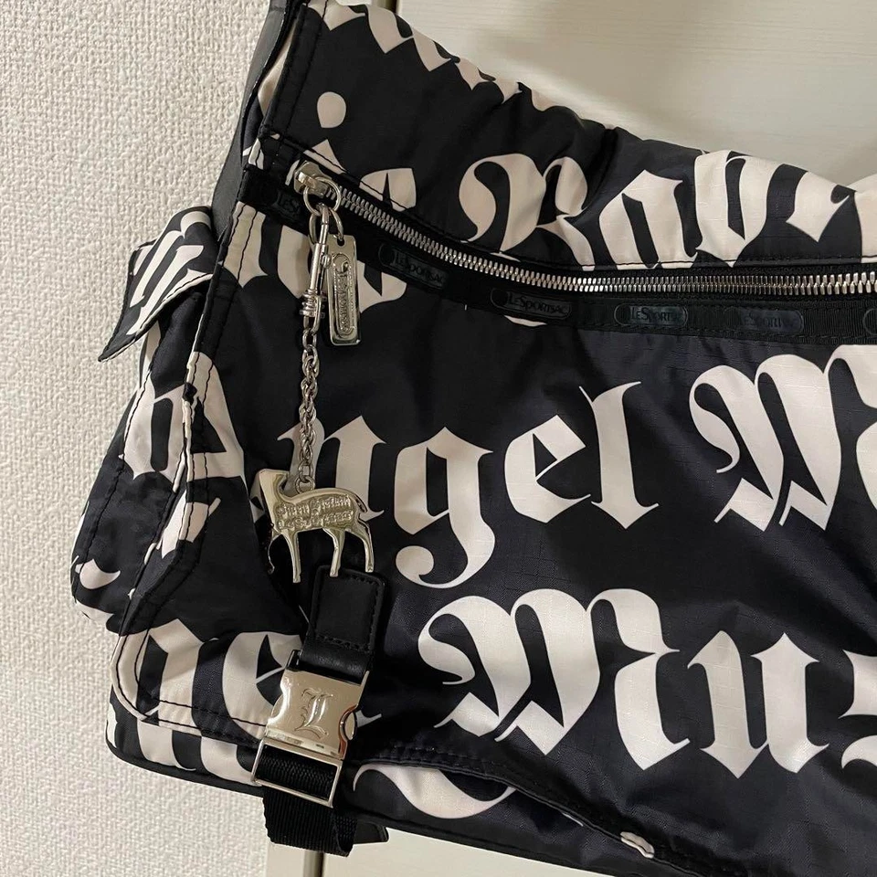 Нейлоновая наплечная сумка Gwen Stefani x LeSportsac Collaboration черная с подвеской редкая - Изображение 3 из 4