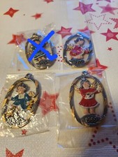 Verschiedene Zinnanhänger Engel mit Jahreszahl 1997-1999 und 2000-2006  5x3,5 cm