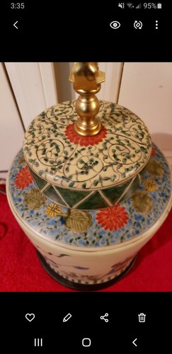 Hermosa lámpara de porcelana asiática con estatuillas - Imagen 11 de 12