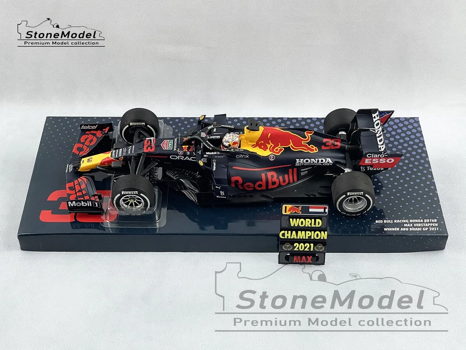 Red Bull F1 RB16B Max Verstappen Abu Dhabi 2021 World Champion 1:18 MINICHAMPS - Image 3 of 4