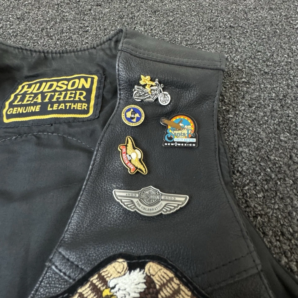 Chaleco de cuero Hudson para mujer grande negro motociclista motocicleta cerdo parches prendedores Foto 3 de 4