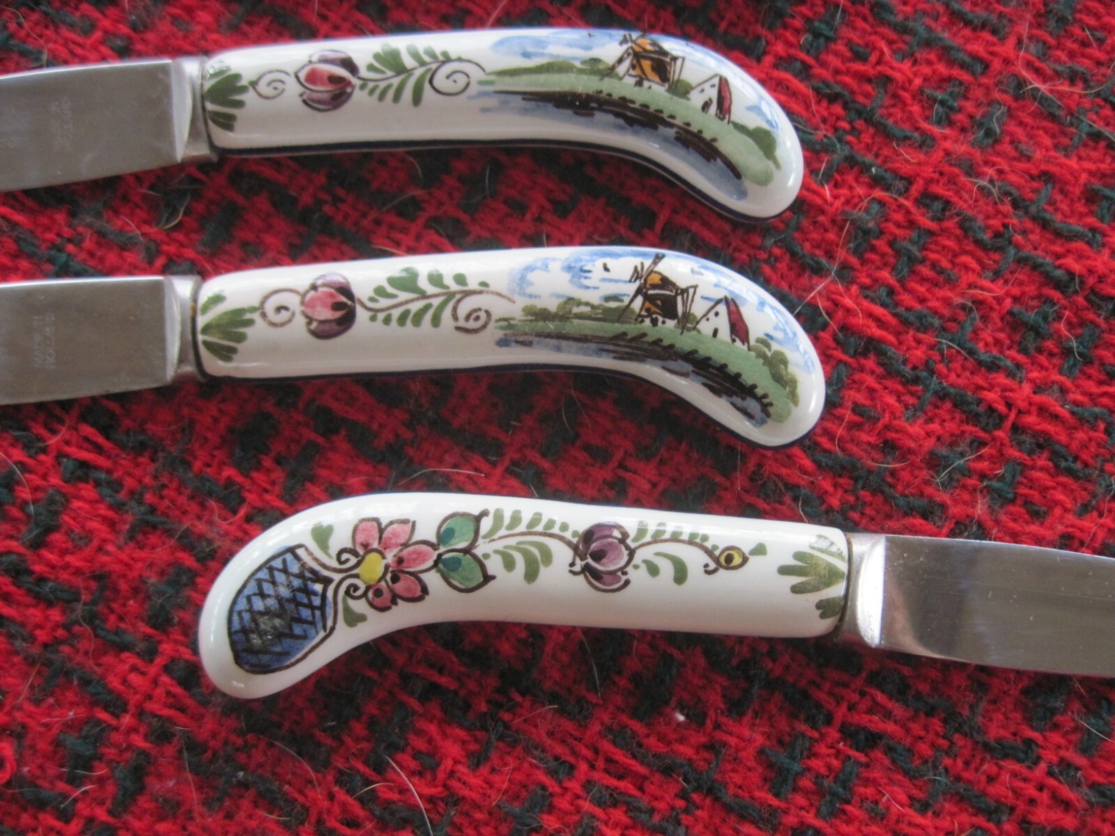 Set of 4 Fancy ELESVA Made in Holland Porcelain Handled Cheese Knives