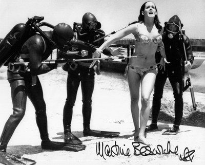 Martine Beswick - original signiertes Großfoto - ''JAMES BOND THUNDERBALL 1965''