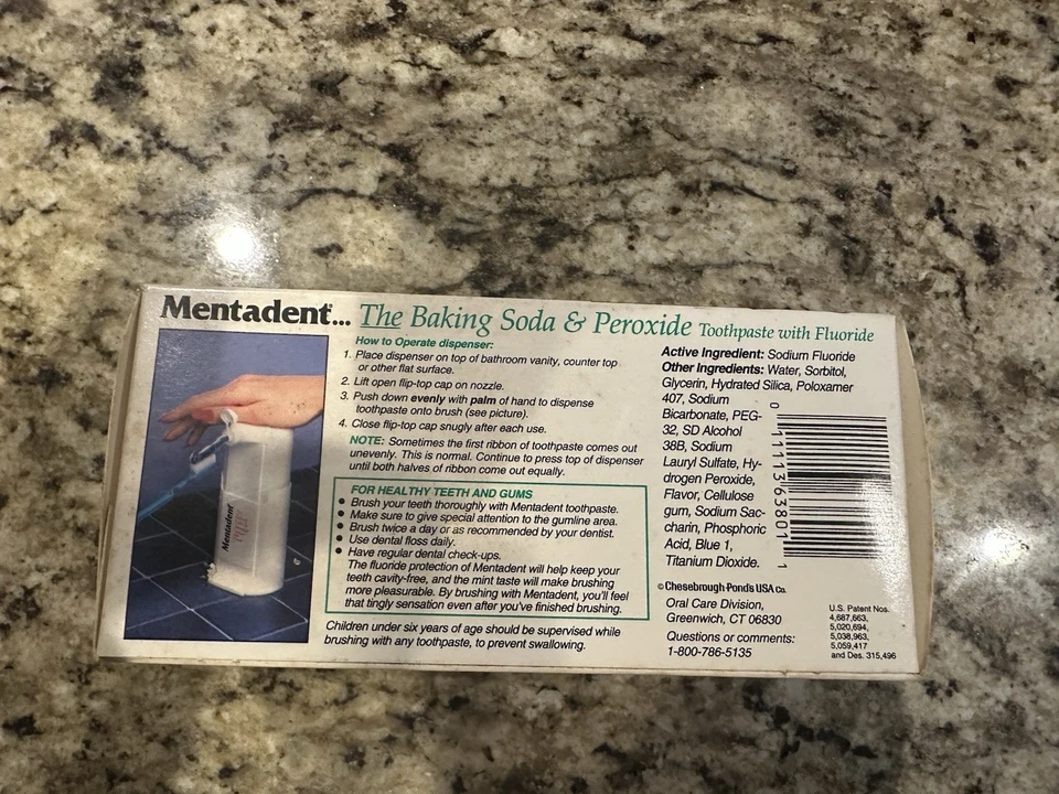 Pasta de dientes Mentadent vintage fresca como nueva con dispensador 3,5 oz Foto 2 de 2