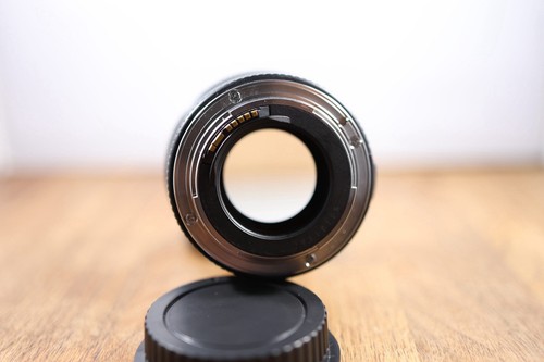Canon EF 85mm f/1.8 USM AF Lens Ultrasonic Prime Portrait Lens - Picture 11 of 17