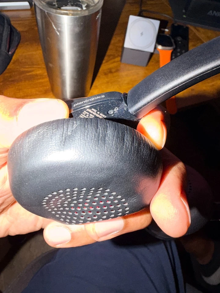 Plantronics Poly Voyager Focus UC B825 Wireless Headset w/upgraded bt700 dongle - Image 2 of 4