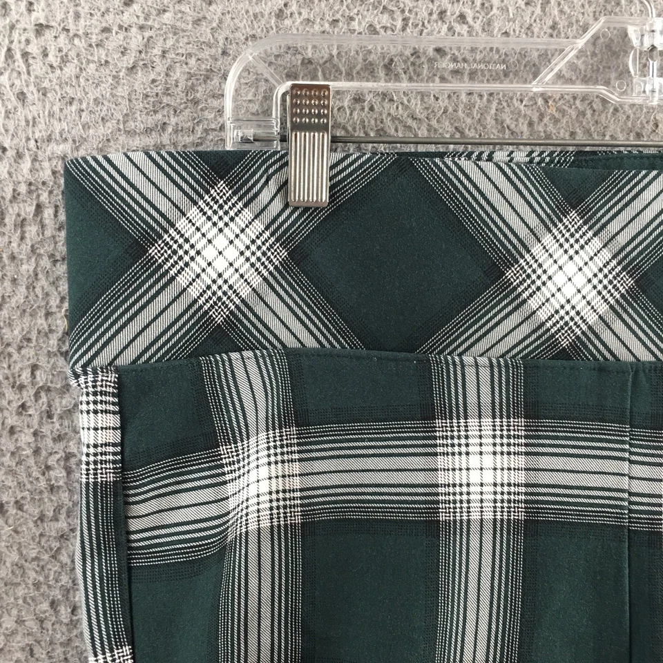 Pantalones ajustados Torrid Capri para mujer 2 (real 39x25) verde a cuadros tiro alto Foto 3 de 4