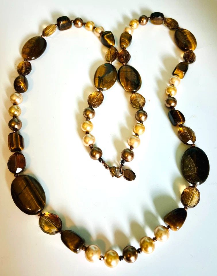 Colar Vintage Bronze Tom Olho de Tigre e Pérola Falsa 36" Marcado AV - Imagem 2 de 4