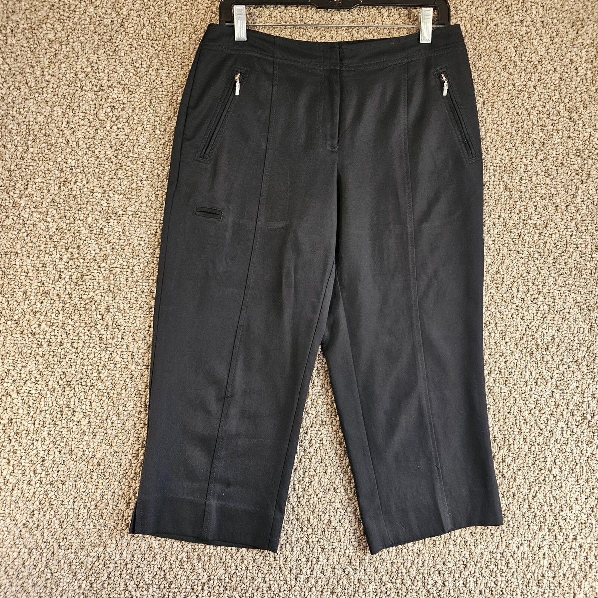 Izod XFG Shorts Womens Sz Knee Length Golf Black