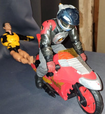 figurine 2 ACTION MAN et une moto de course  HASBRO  MATEL1998 1999 .