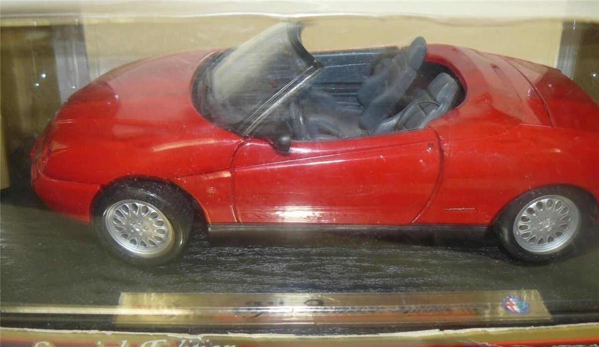 1/18 1995 Alfa Romeo Spyder , new in the box, The box may or