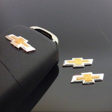 1x Chevrolet Aufkleber 3D Schlüssellogo 18mm Emblem Schriftzug Logo ALU