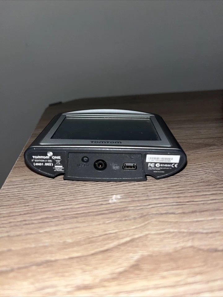 TomTom ONE 3rd Edition - Customized Maps Handheld - Image 2 of 2
