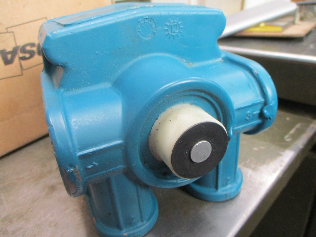 me... 84058860 - Sensor, Transmission Speed - Case IH, New Holland