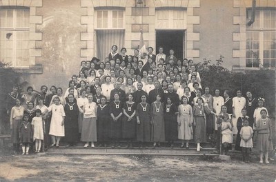 Old postcard school / photo card / boarding school or school to locate
