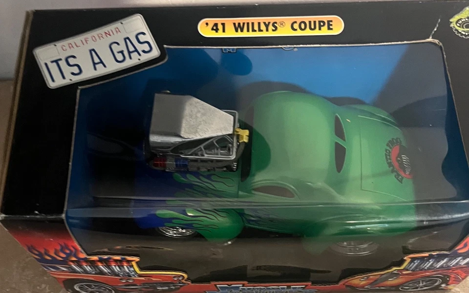 Muscle Machines' 41 Jeep Willy's Coupe Frantic Frog 1:18 Scale Green Blue Flames - Image 2 of 4