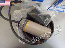 New Omron E2K-C25ME1 Capacitive Proximity Swi...
