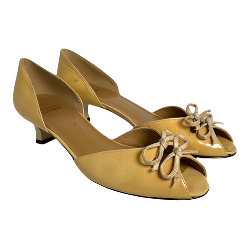 stuart weitzman yellow pumps