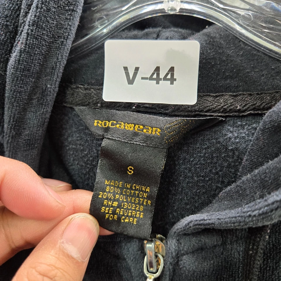 Chaqueta de mujer Rocawear pequeña de terciopelo negro con capucha logotipo pedrería Y2K Foto 2 de 4