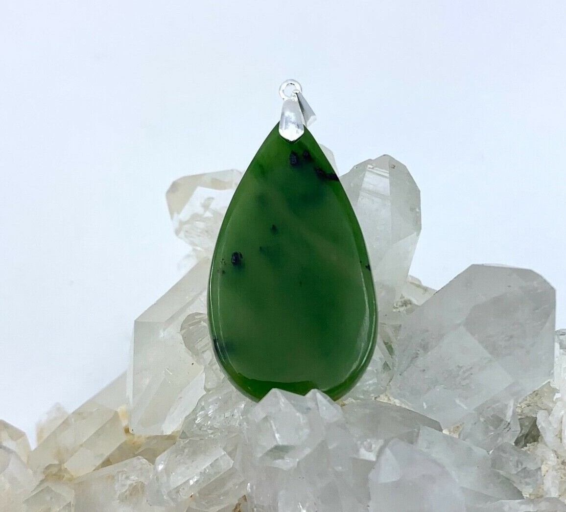 Cadeau Idéal : Pendentif Jade Néphrite 35,5 Cts et Argent 925 pour un instant inoubliable