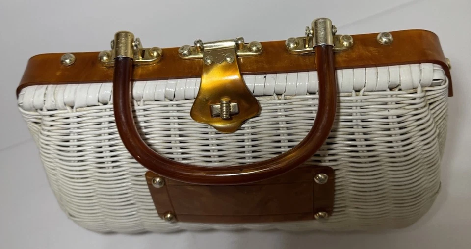 Винтажный 50-х-60-х годов белый плетеный Дамская сумка Гонконг Lucite ручки середины века сумочка - Изображение 2 из 4