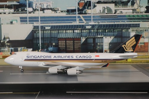 1:400 Singapore Airlines - Cargo B 747 - Phoenix