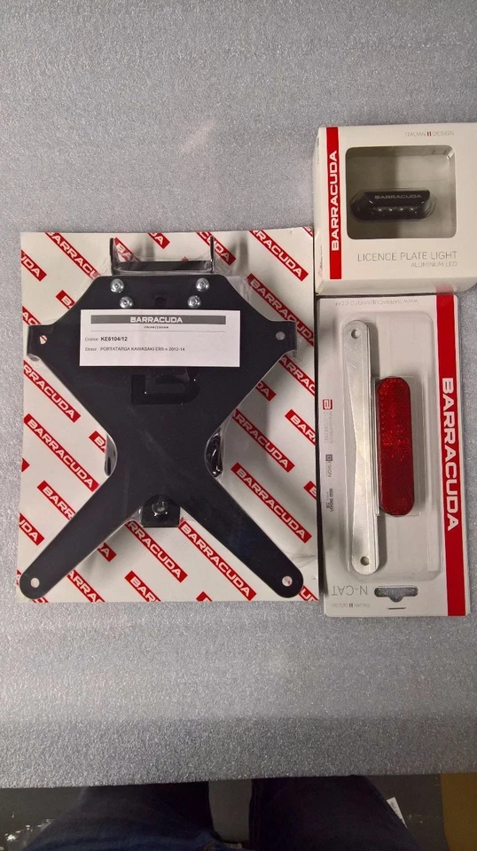Portatarga Réclinable BARRACUDA Pour Kawasaki ER6N 2012-2016 + Éclairage - Photo 1/1