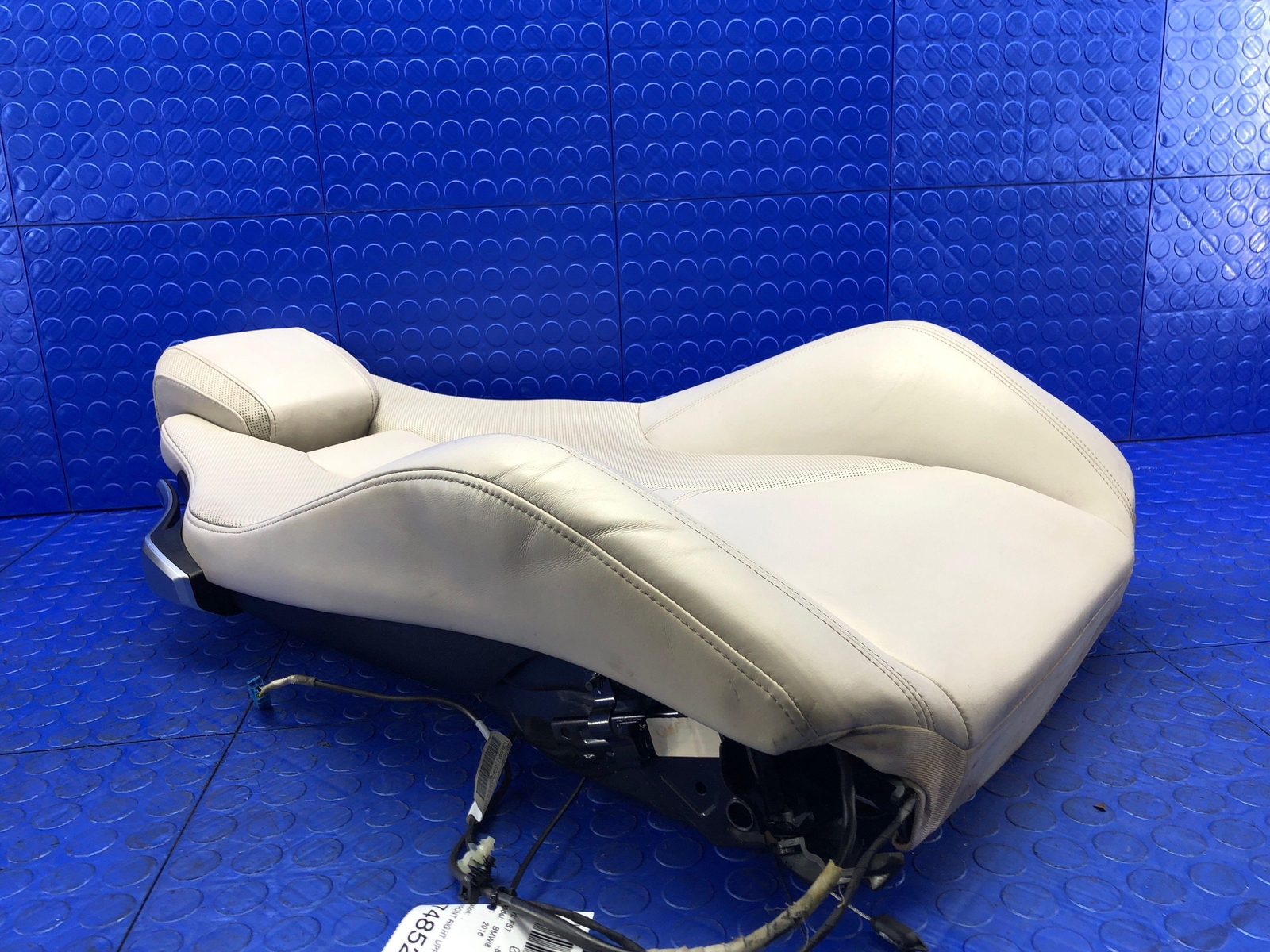 2014-2019 BMW I8 OEM FRONT RIGHT UPPER SEAT CUSHION W/BAG BEIGE