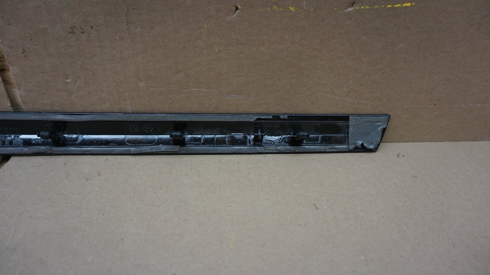 2020-2022 BENTLEY FLYING SPUR REAR RIGHT DOOR TRIM MOLDING STRIP 3SE839980 OEM