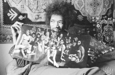 Musician Jimi Hendrix at his Mayfair flat which was once the r- 1969 Old Photo