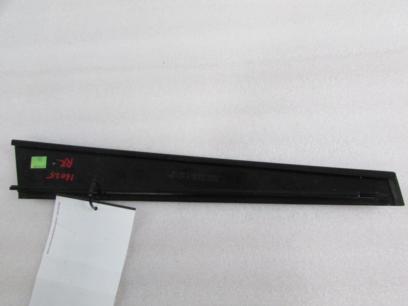 Maserati Quattroporte, Right Rear Door Outer B-Pillar Moulding, Used, 67066500
