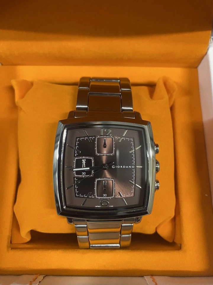 佐丹奴计时腕表 50 米不锈钢日本石英机芯 1168.VD55 — 第 3/4 张图片