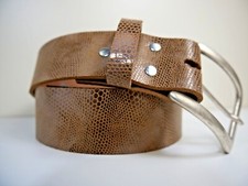 Ledergürtel in Schlangenleder-Optik braun