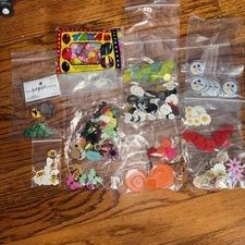 Lot Sew-ology , Dress it up  Animals Insects Shoes Kids Over 200 Mini  buttons
