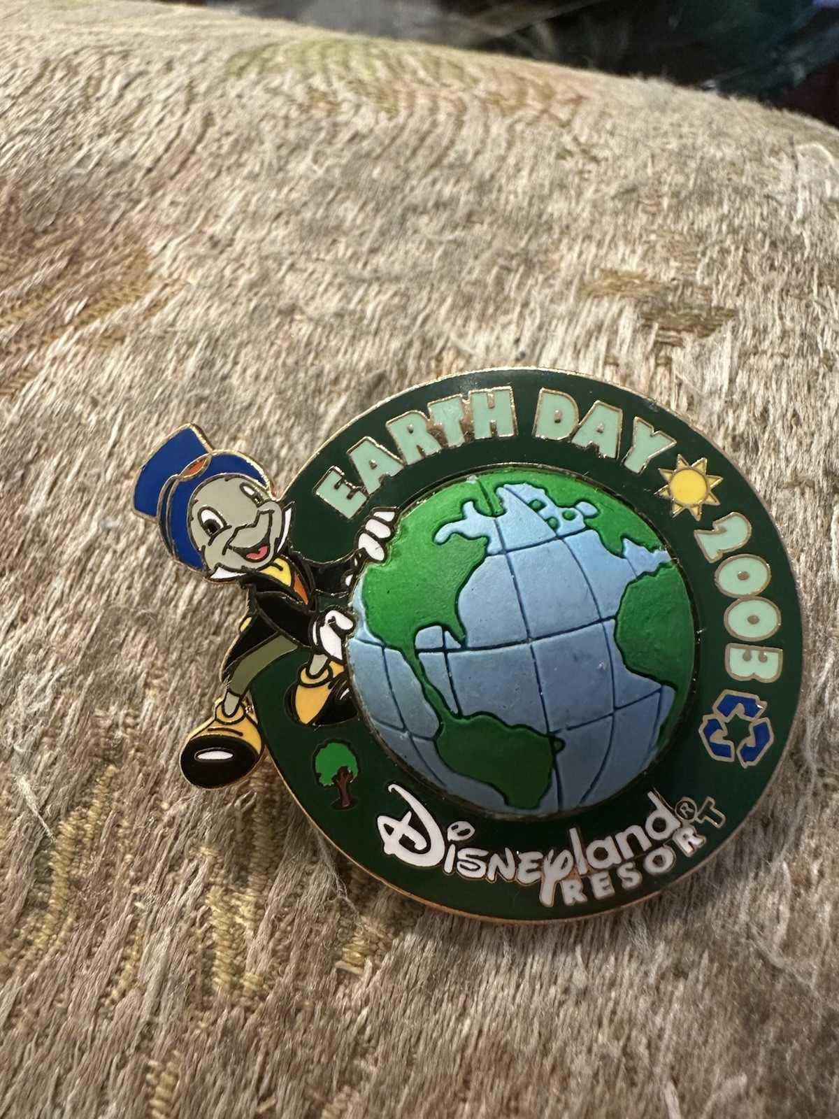 Disneyland Earth Day 2003 Jiminy Cricket Pin LE 1500