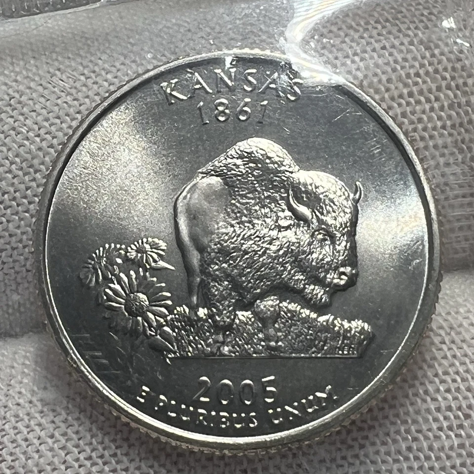 2005-P&D Kansas Quarters Satin BU Mint Cello receive both coins pictured #3040 - Image 3 of 4