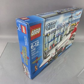 Lego City 3182 Airport Pilot Airplane Hanger Red Modular 2011 SEALED NEW
