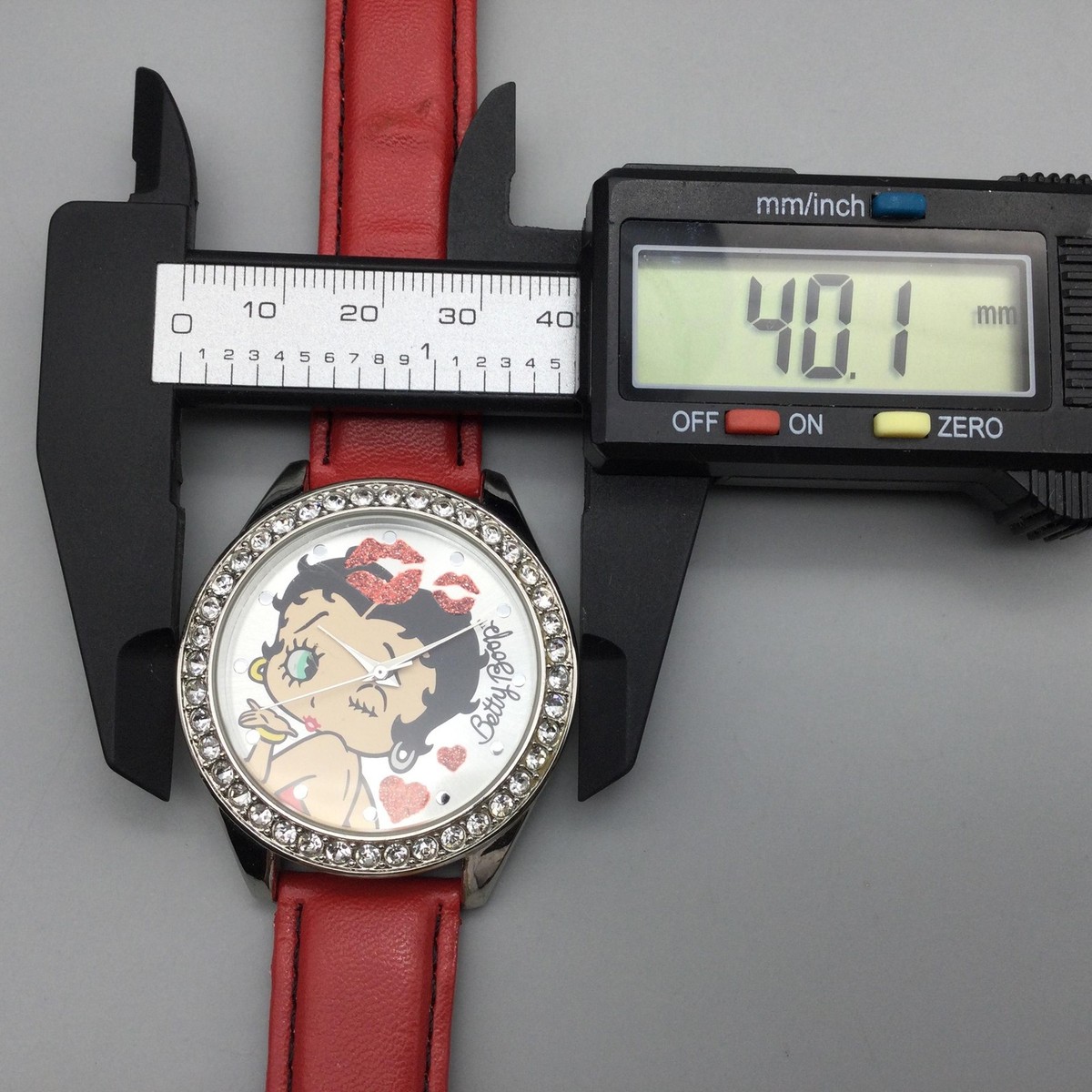 Betty Boop アニメーション時計 Betty Boop Animated Clock - Entertainment Earth