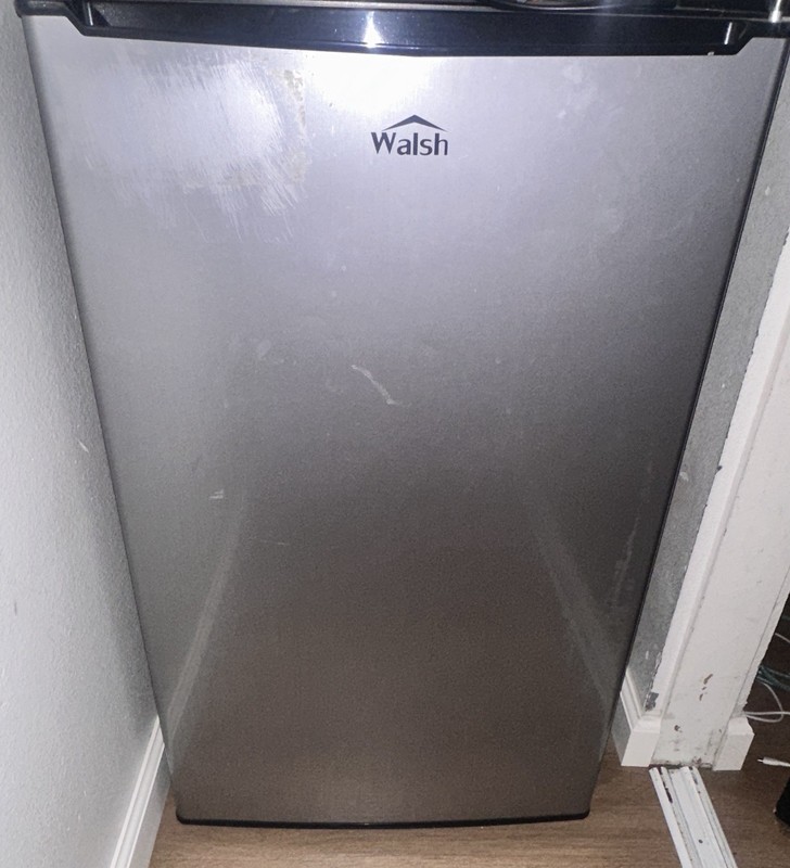 Walsh Silver Compact Mini Fridge 1-5 ft³ Single Door Manual Defrost, Adjustable