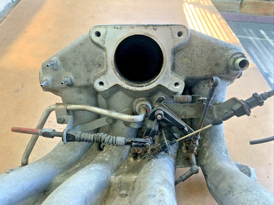 Colector de admisión Mercedes-Benz C220 1994-1996 1111411401 OEM Foto 3 de 4