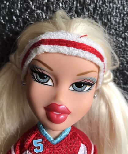 BRATZ 10” DOLL, PLAY SPORTZ SOCCER CLOE w/ORIGINAL OUTFIT & BAG, 2007, GOOD! - Imagen 2 de 11