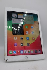 Apple iPad 6.Gen 2018 32GB WiFi Weiß A1893 Displayschaden #5102