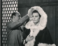 SOPHIA LOREN Costume Designer Orig CANDID Vintage FALL OF THE ROMAN EMPIRE Photo